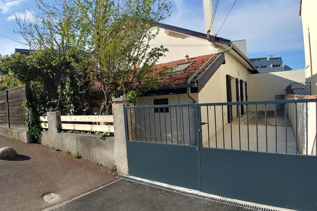 Comme A La Maison Cenon Exterior photo